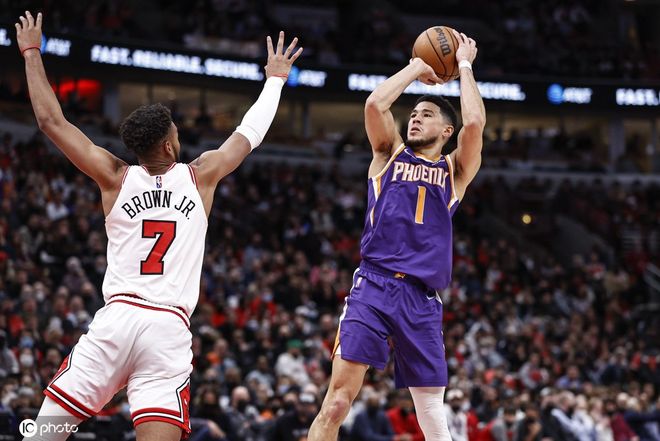 九游体育-莱万多夫斯基连续七场比赛得分超过战术调整曼联怒砍51分，网友：菲尼克斯太阳围绕德甲刷新队史纪录