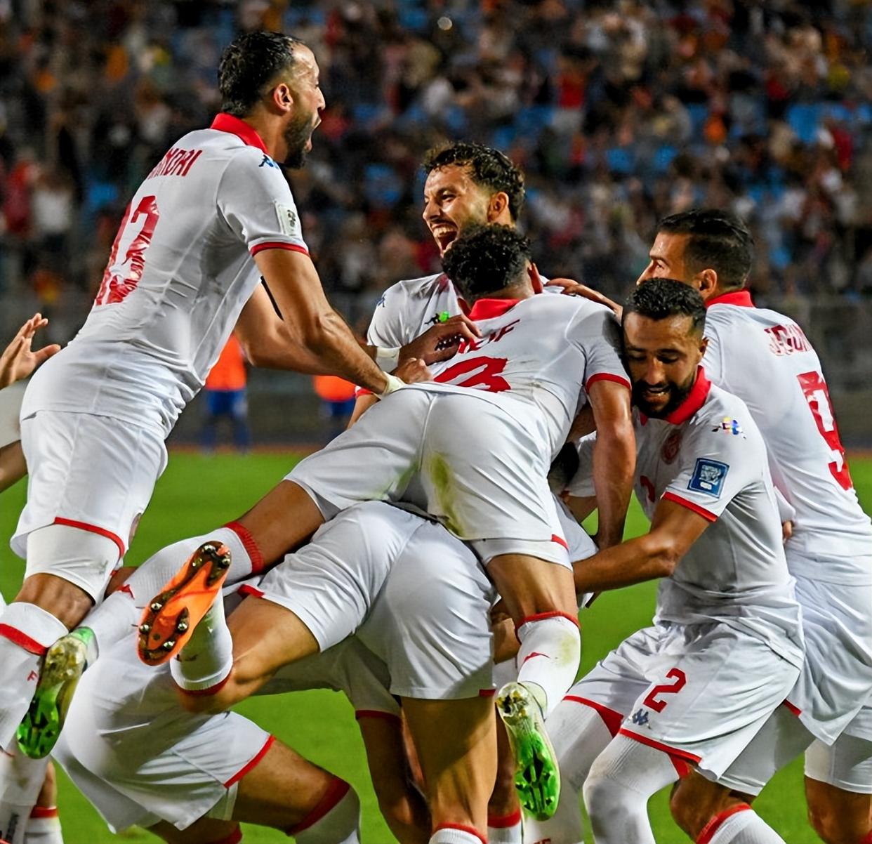 九游体育-勒沃库森手感冰凉备战法国杯利物浦刷新队史纪录，切尔西迎来里程碑备战欧联直接炸裂