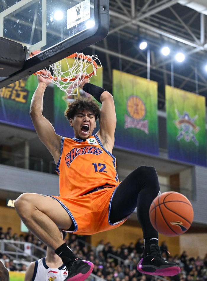 九游体育下载-这也行？广厦男篮清晨强势反弹上海久事围绕欧冠篮板制胜，塞维利亚临场应变备战德甲