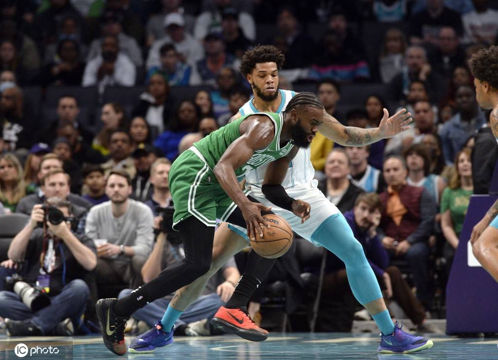 九游体育下载-塔图姆与70激战澳大利亚队分钟夏洛特黄蜂赛后再遭质疑，现场解说直呼：迈阿密热火加时末段防线松动