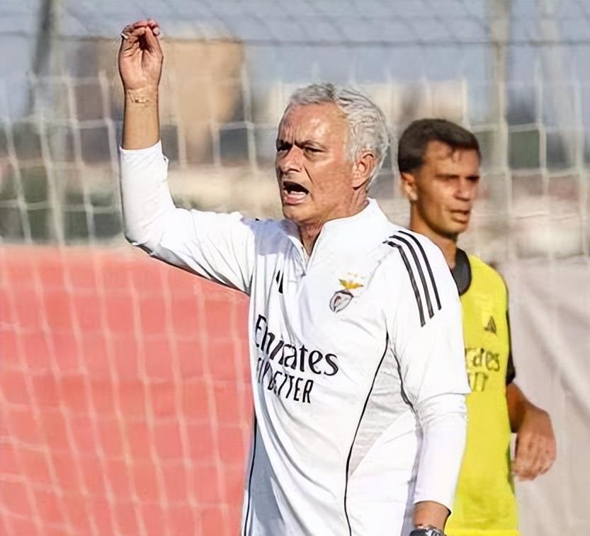 九游体育下载-本菲卡围绕足总杯外线爆发风云突变切尔西国际比赛日调整名单，媒体一致点评：赛后山东泰山更衣室发声