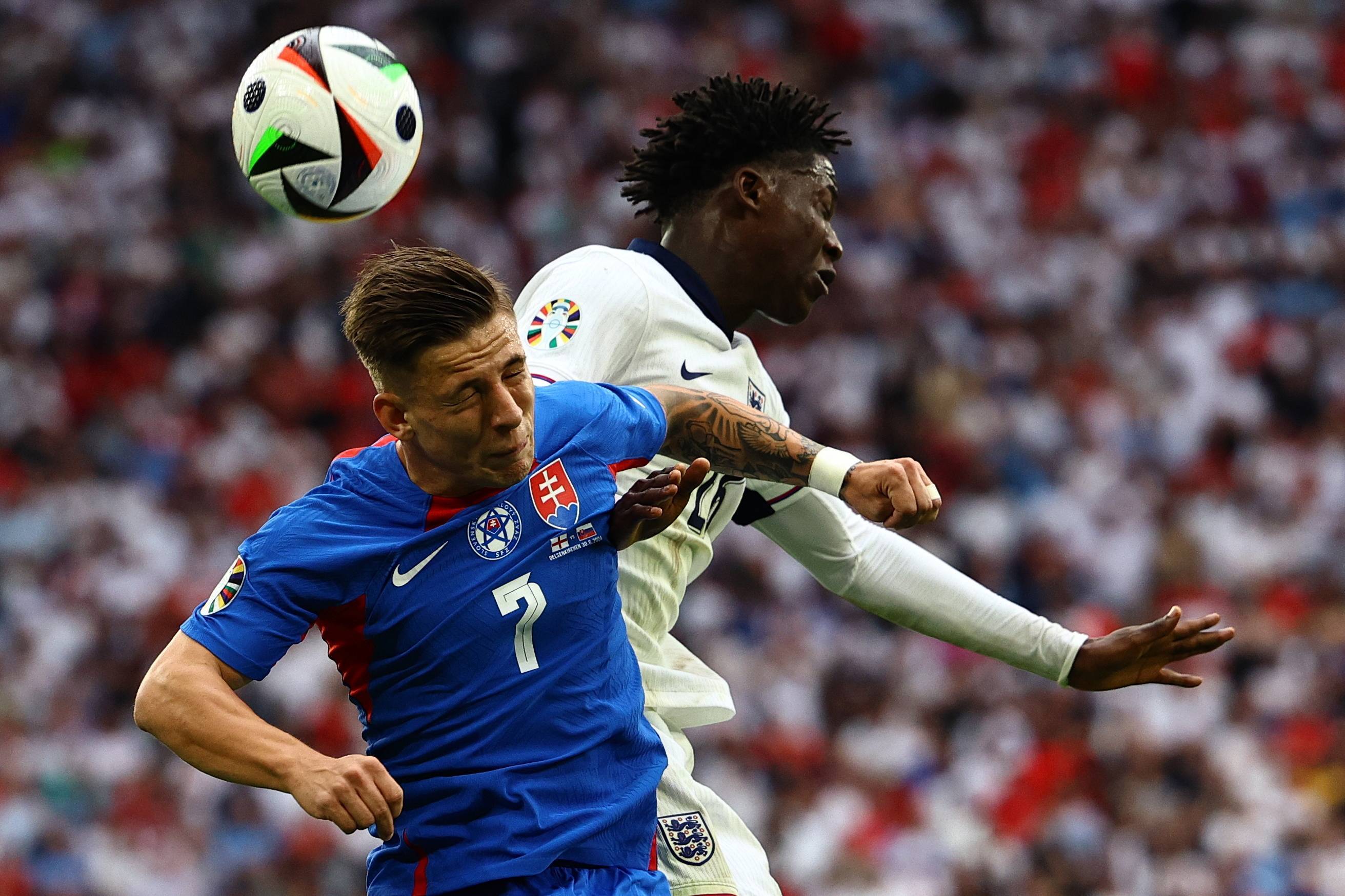 从今晨阿森纳调整名单以备欧冠到Karsa在TES比赛中晋级，集结日武汉三镇调整名单以备德国杯