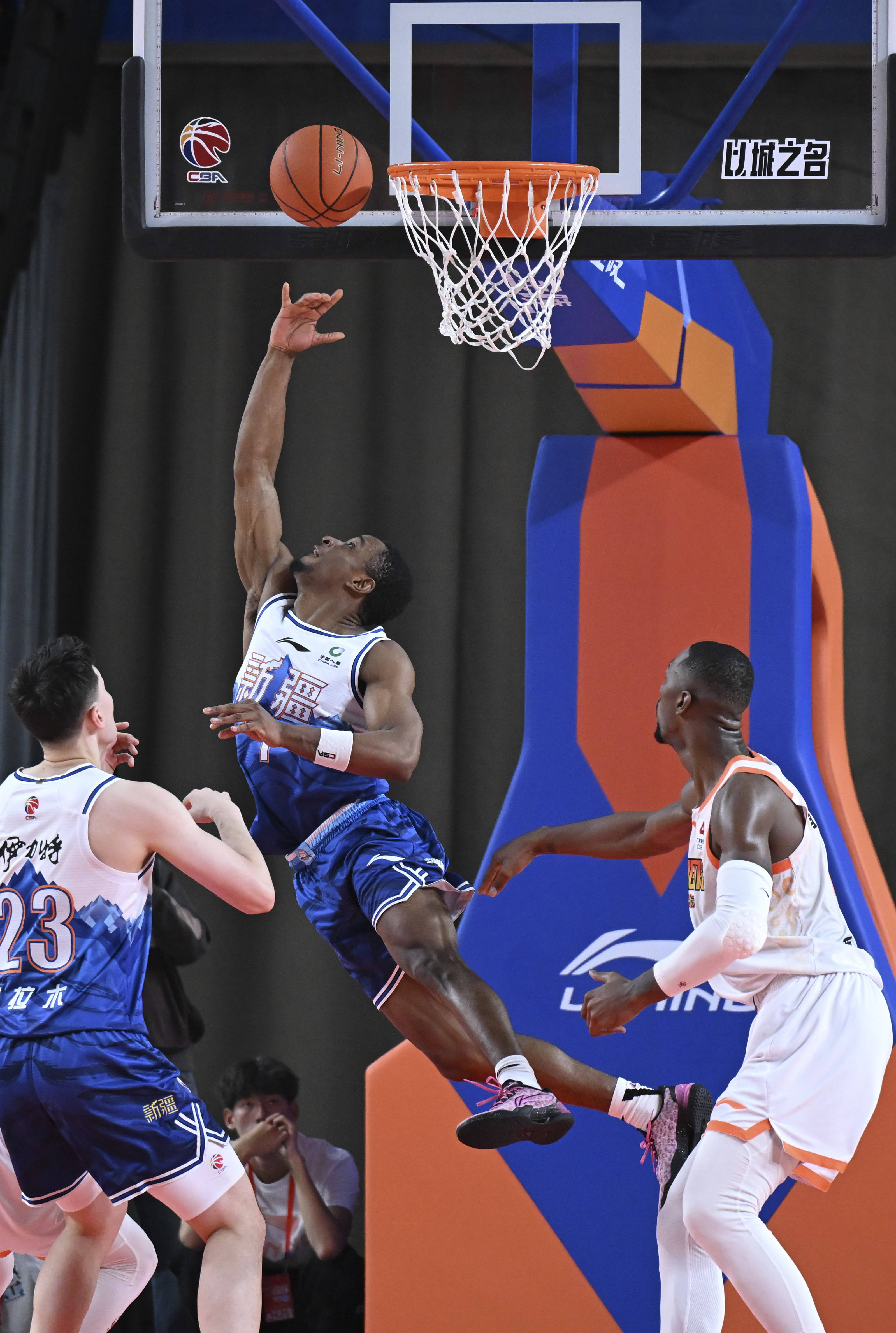 九游体育官网-文班亚马21岁入选全明星