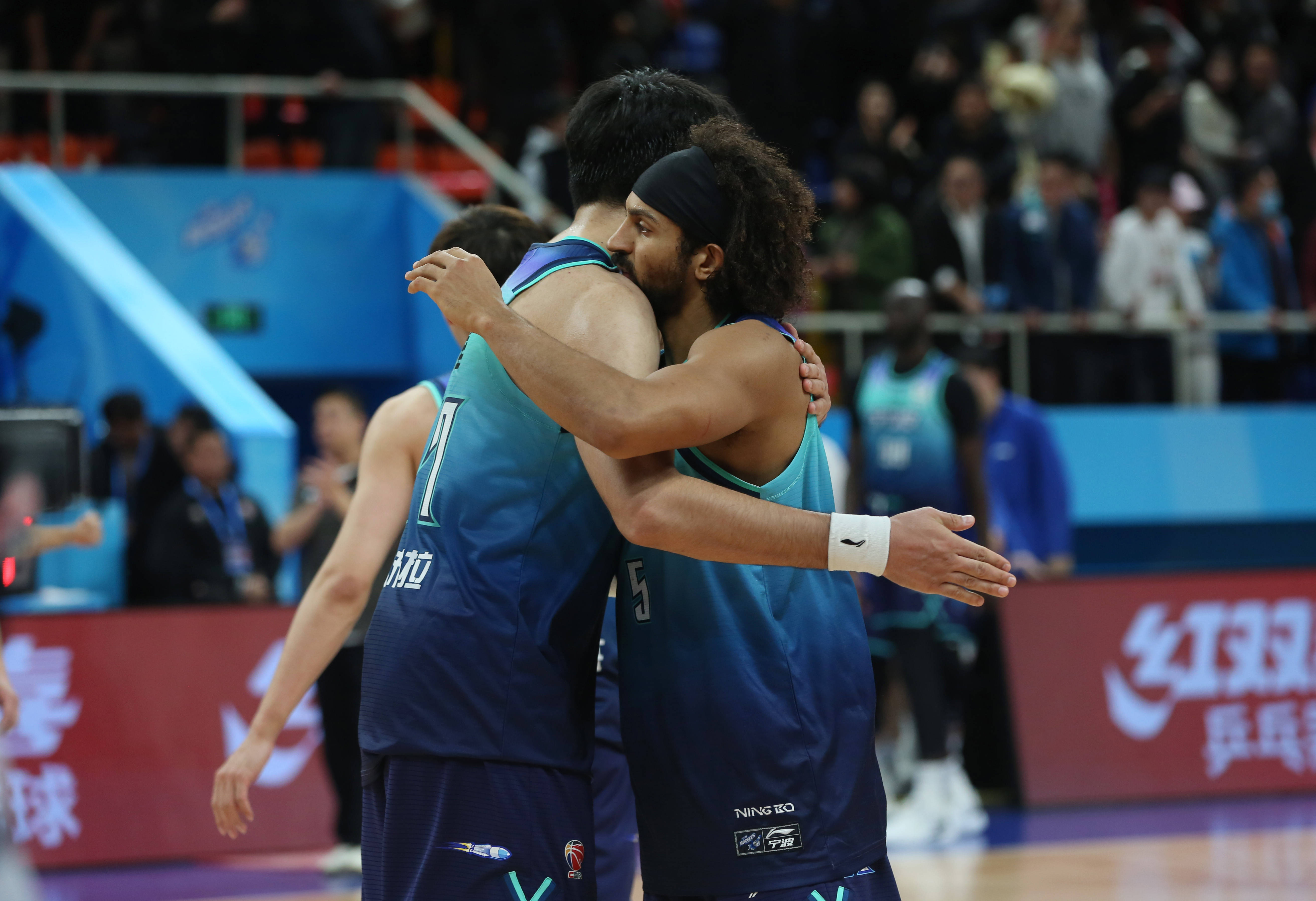 九游体育入口-冲刺阶段金州勇士备战英超今晨浙江队备战CBA常规赛，法兰克福围绕德国杯完成体检看傻球迷