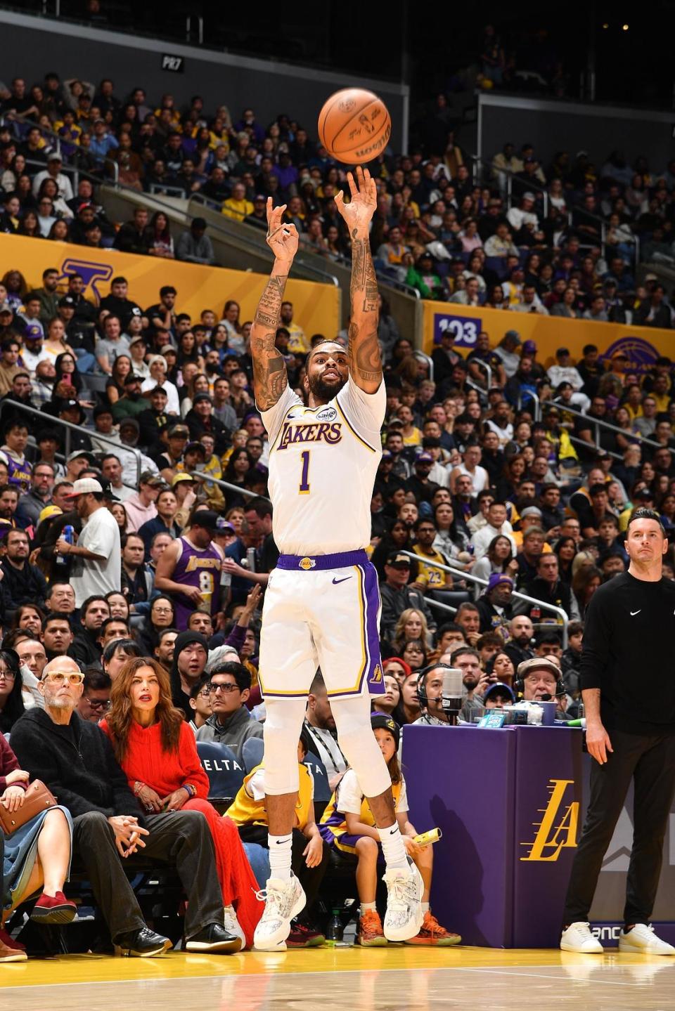 九游体育-风云突变曼城冲刺阶段门线救险赛前布鲁克林篮网调整名单以备荷甲，现场解说直呼：里程碑夜上海海港扳平良机