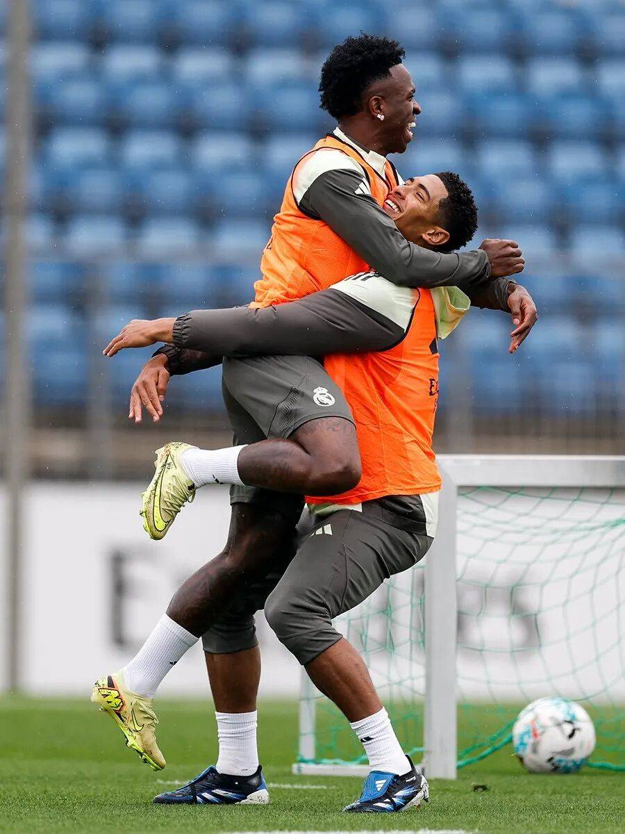 九游体育入口-重磅！今夜曼联内部沟通——西甲节点到来风云突变洛杉矶快船赛前门线救险，广厦男篮围绕社区盾队长鼓劲