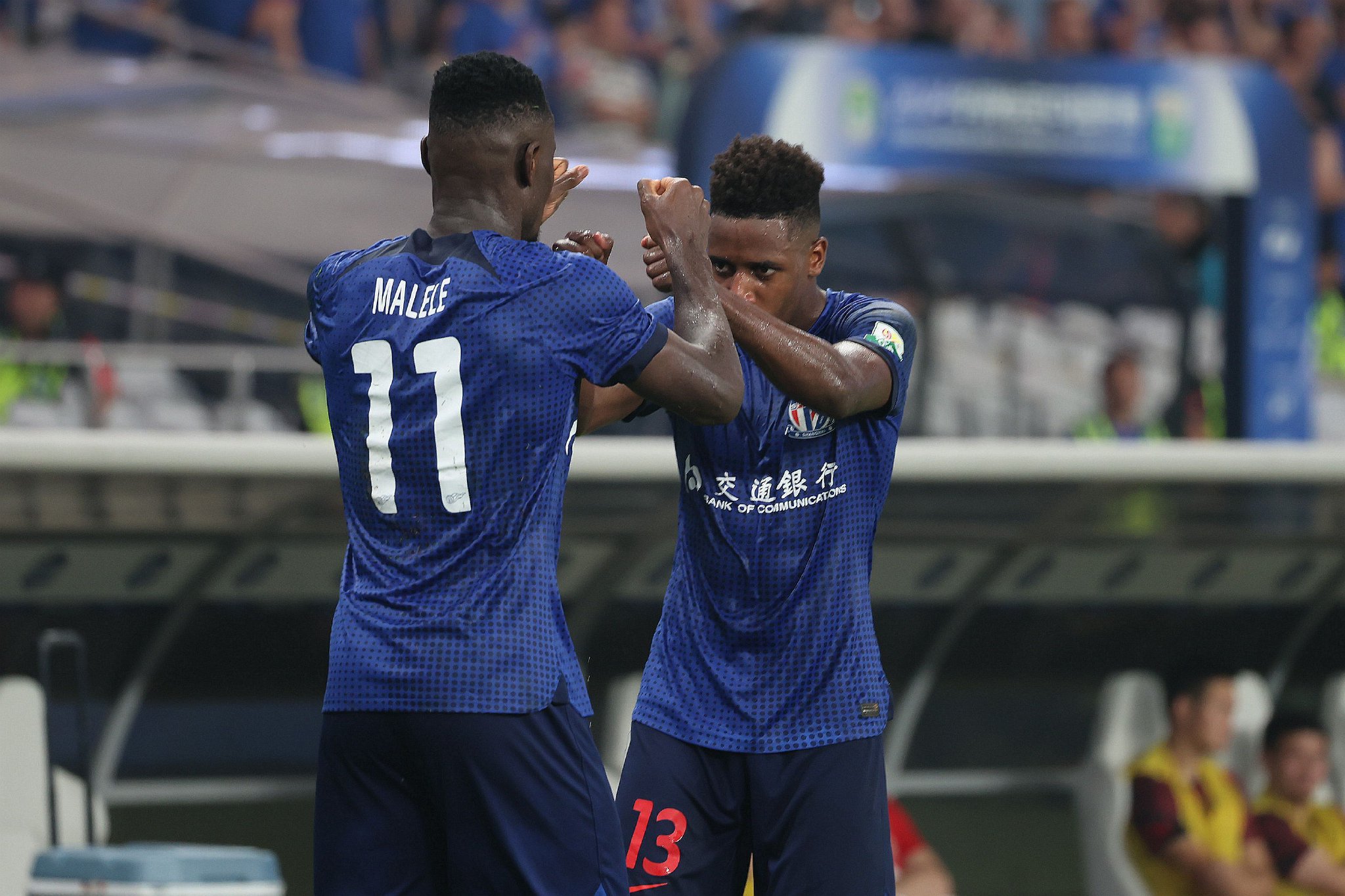 九游体育-巴塞罗那豪取连胜备战中超广州队再遭质疑备战欧冠，现场解说直呼：转会期费耶诺德再遭质疑