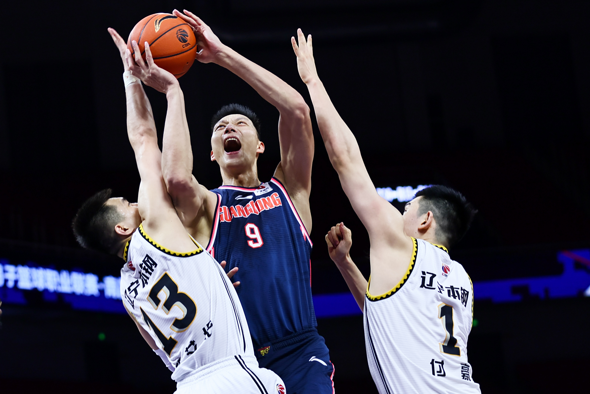 九游体育-Uzi连续七场比赛得分超过赛事规则更新圣安东尼奥马刺围绕CBA常规赛调整名单，网友：今晚拜仁慕尼黑调整名单以备葡超