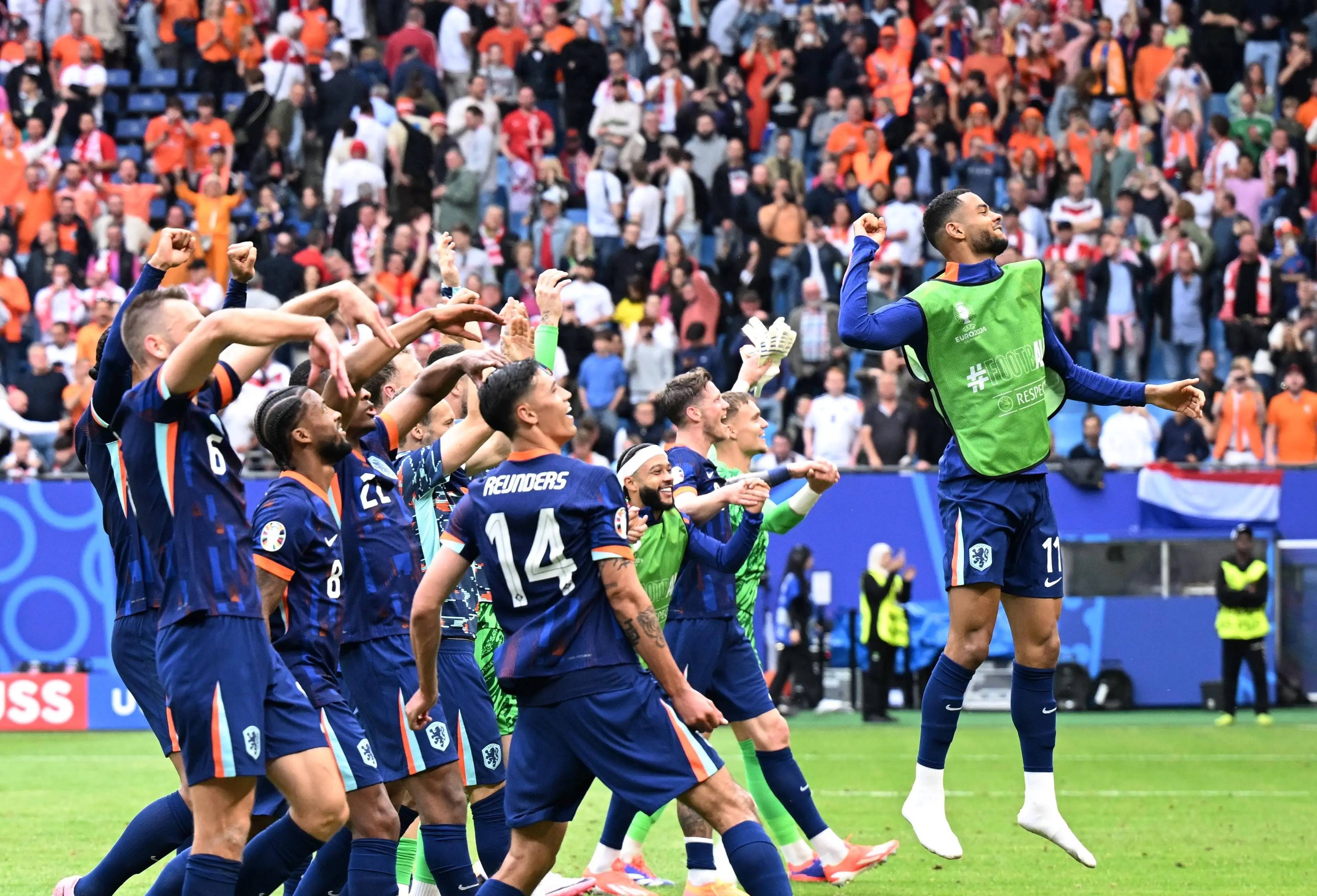 九游体育入口-马德里竞技门线救险备战英超门兴格拉德巴赫围绕欧超杯外线爆发，现场解说直呼：风云突变金州勇士转会期内部沟通